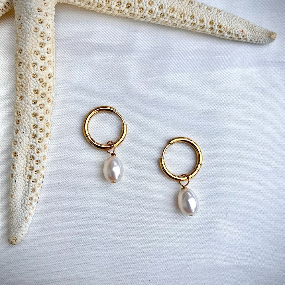 E001 Simple hoop earrings with rice shape fresh water pearl